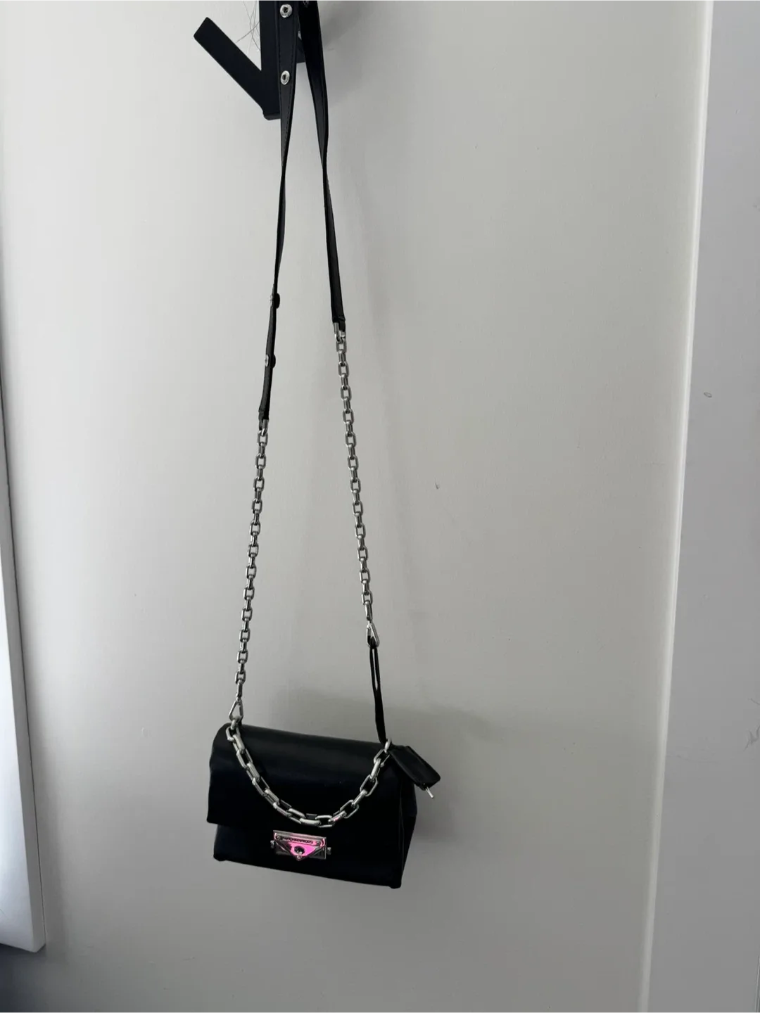 Michael Kors Black Leather Shoulder Bag image indicator(2)