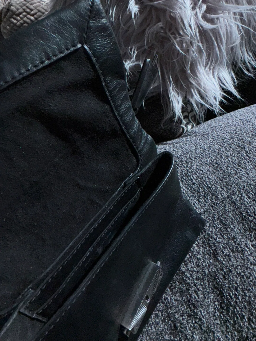 Michael Kors Black Leather Shoulder Bag image indicator(5)