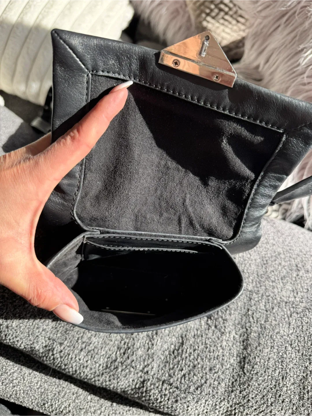 Michael Kors Black Leather Shoulder Bag image indicator(6)