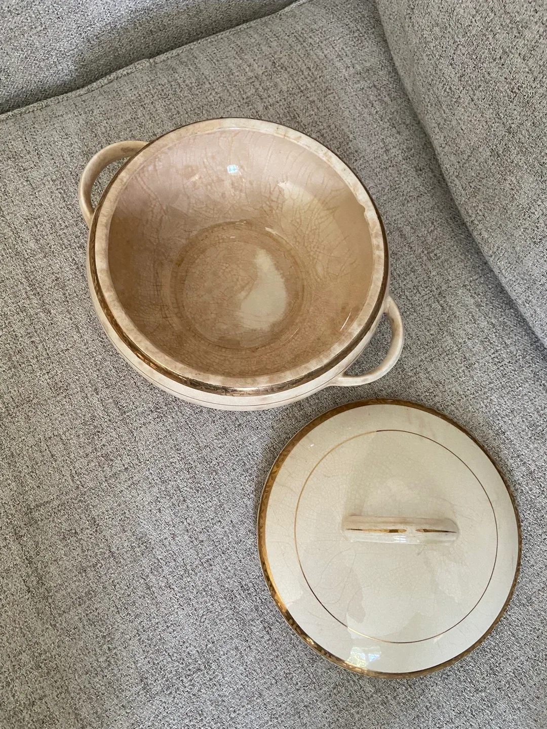 Vintage serving bowl S.P. Co. U.S.A. Covered Casserole Dish image indicator(2)