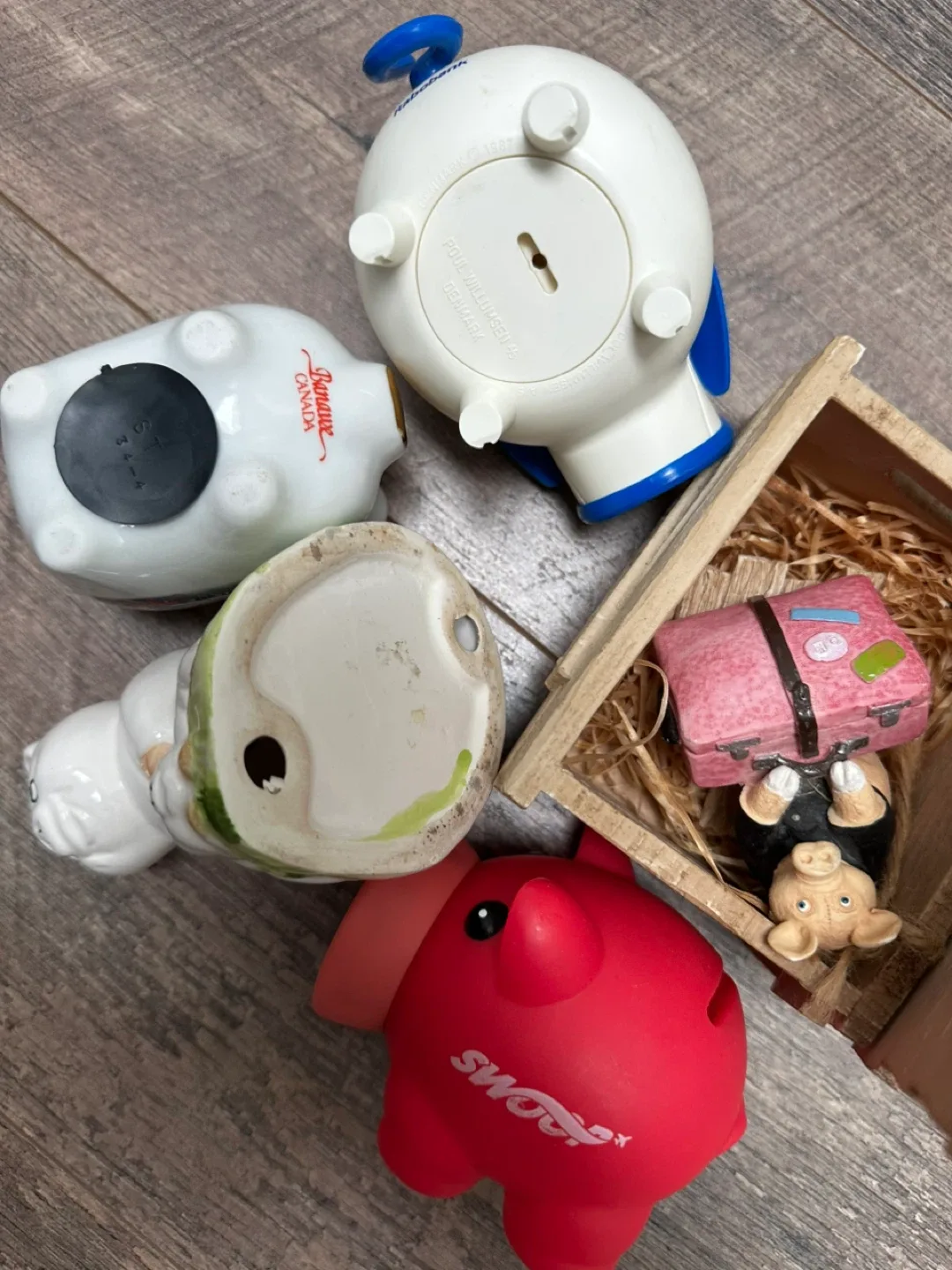 Assorted Piggy Banks - Unique Collection image indicator(8)