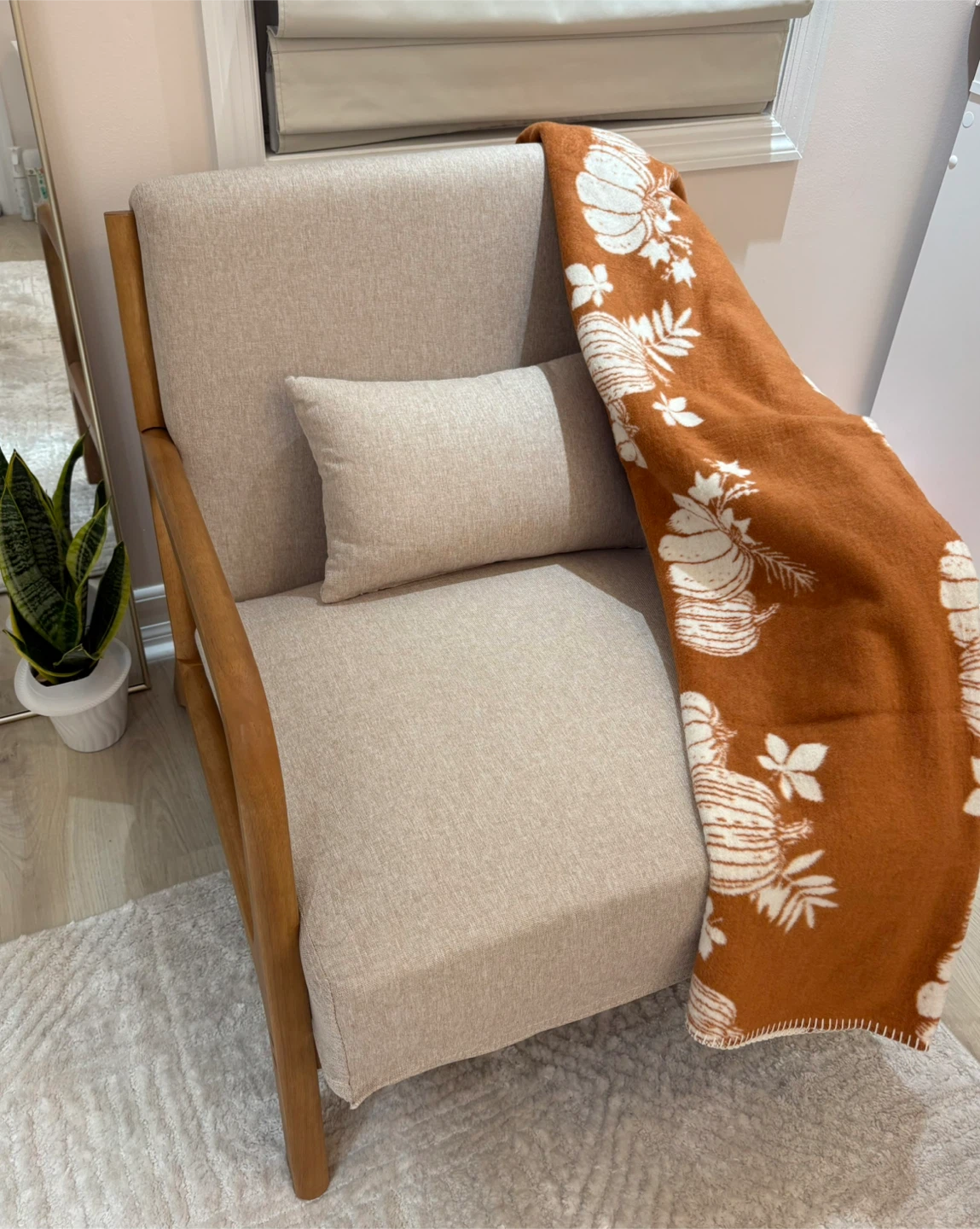 Accent chair - photo 2