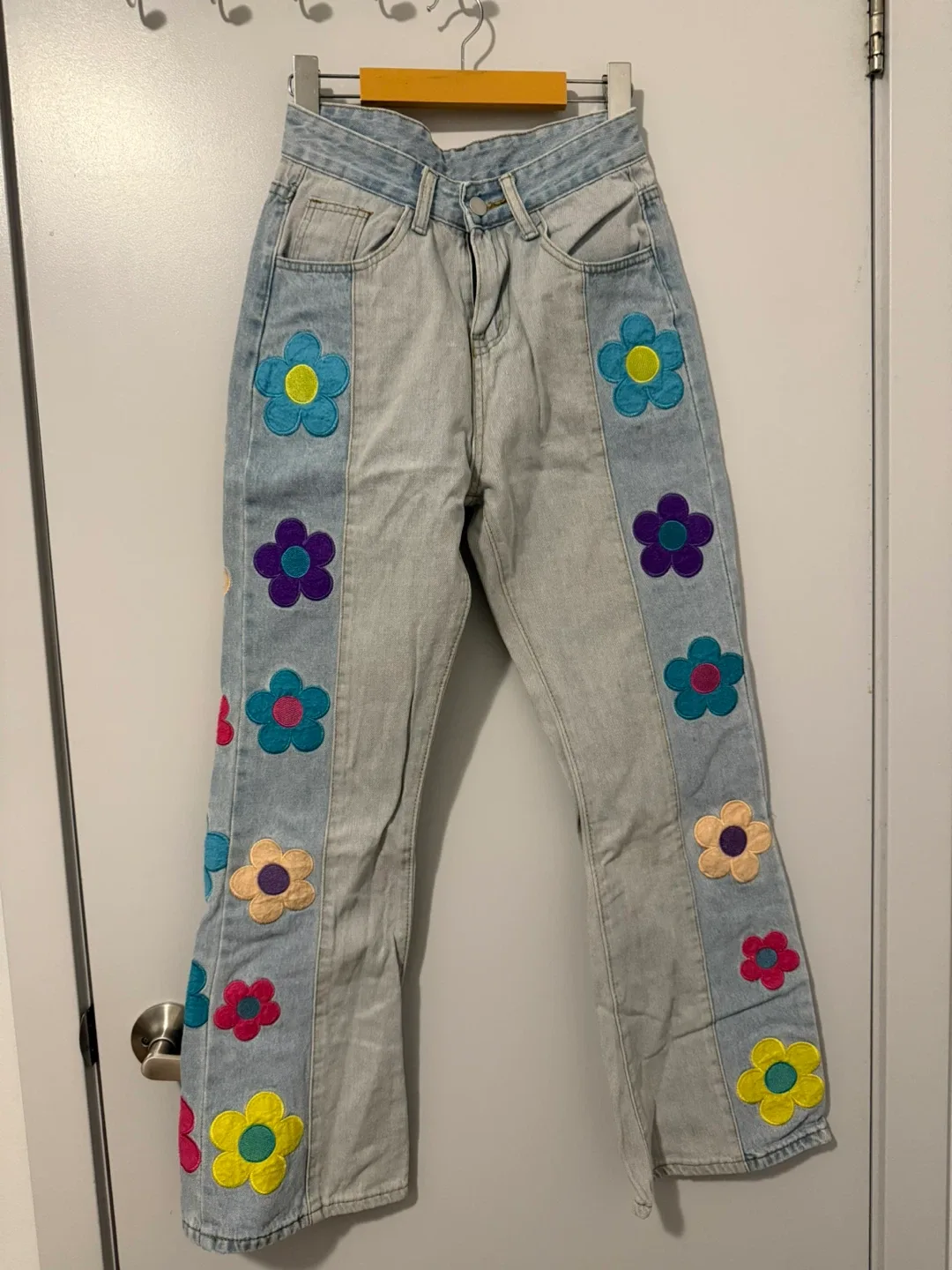 Floral Appliqué Jeans thumbnail
