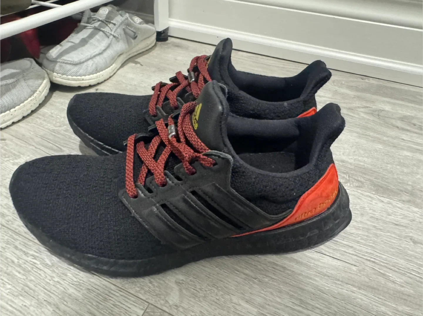 Adidas Ultra Boost Black/Red image indicator(2)