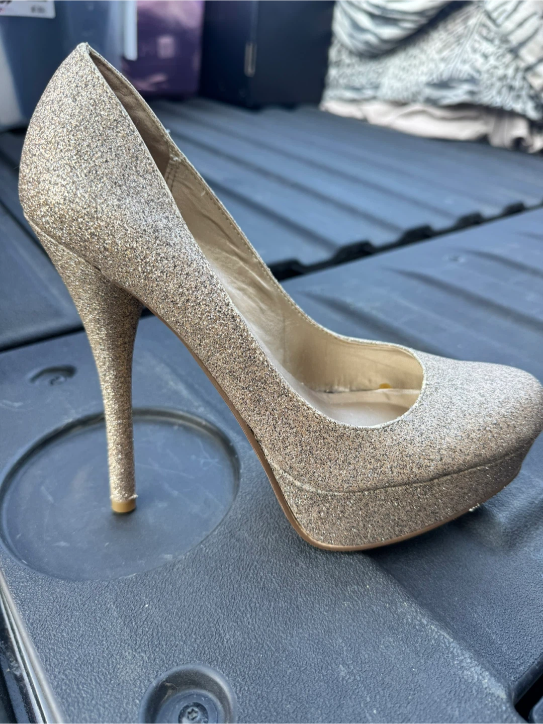 Call It Spring Heels - Size 8 - Gold Glitter - photo 3