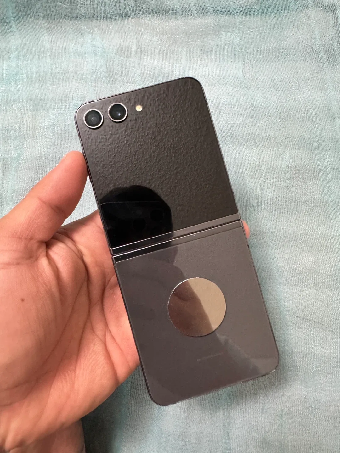 Samsung Galaxy Z Flip 5- Black image indicator(2)