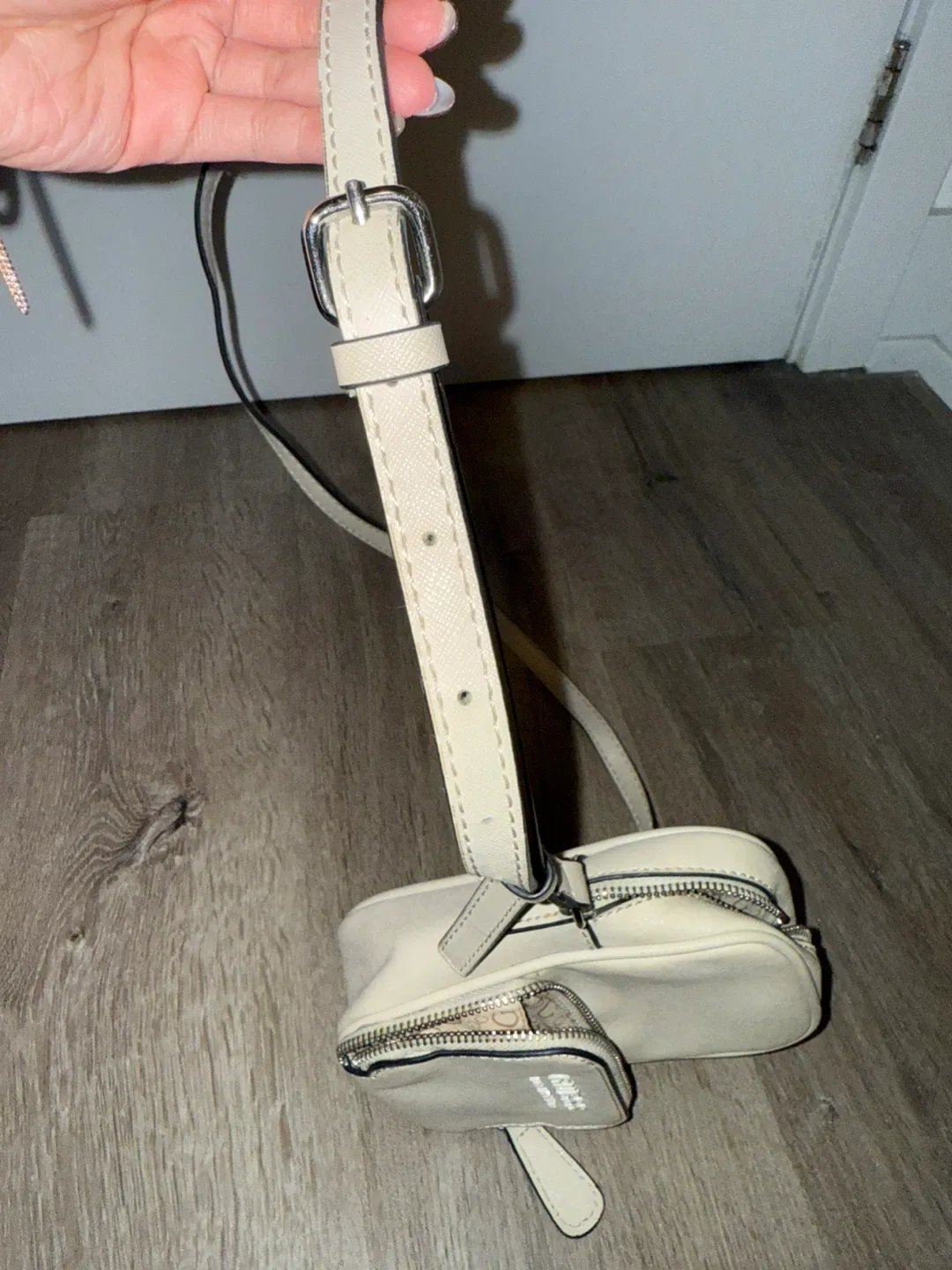 Guess Crossbody Bag image indicator(4)