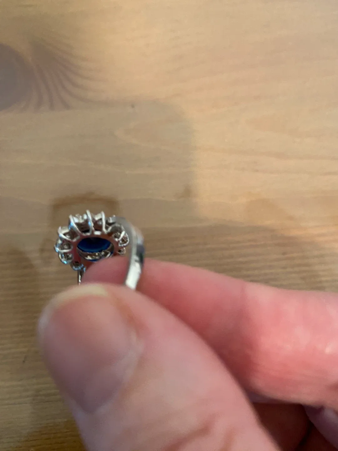 10 k White Gold with Blue Stone image indicator(4)