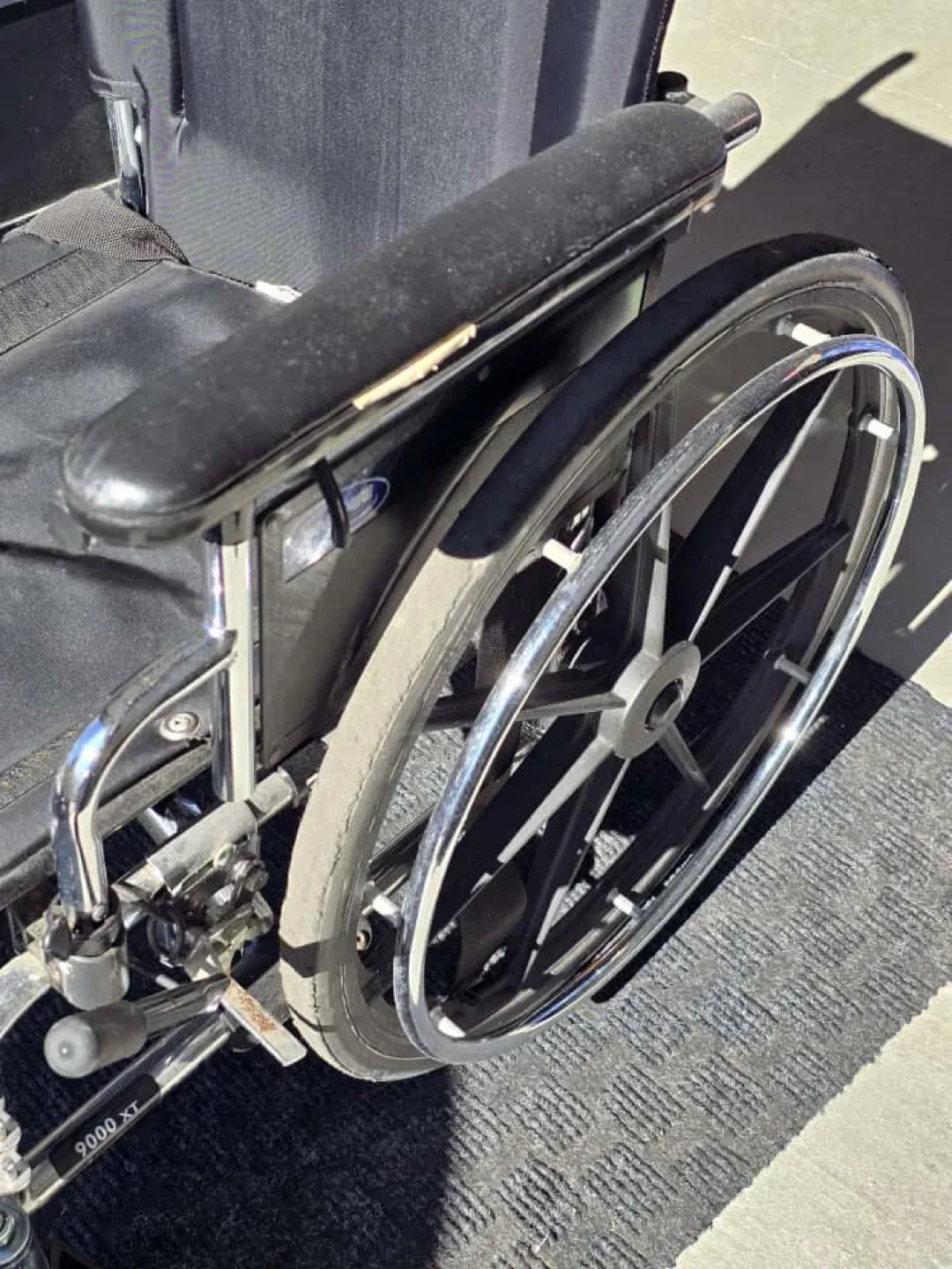 Invacare 9000 XT Wheelchair image indicator(3)