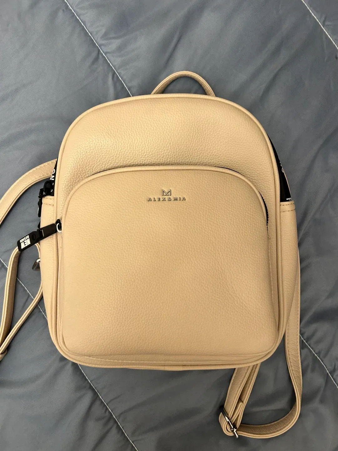 Backpack image indicator(5)