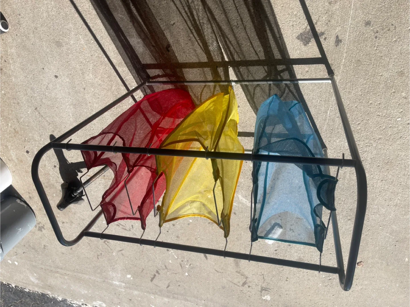 Laundry Sorter with 3 Mesh Bags image indicator(2)