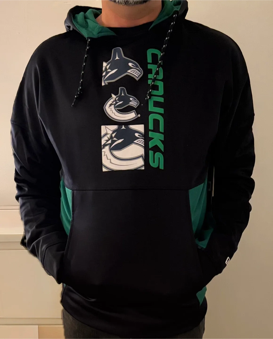 Rarity!!! Brand new, tag on, Medium New Era Canucks Hoodie image indicator(2)