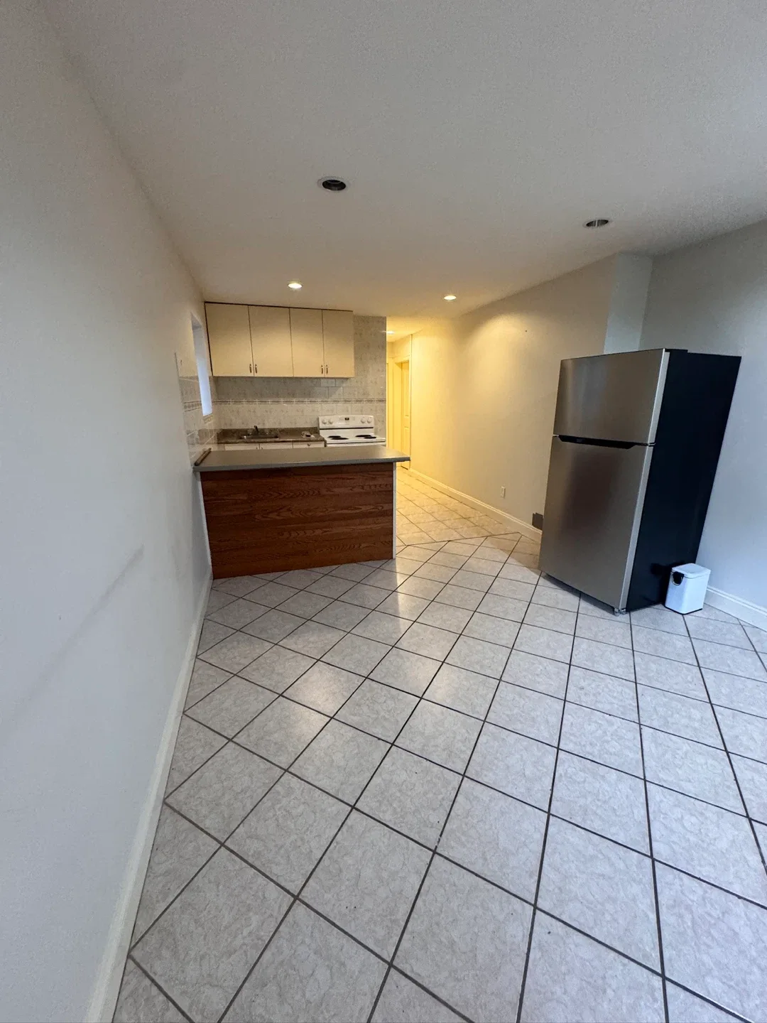 2 bedroom 1 bathroom basement available for rent image indicator(5)
