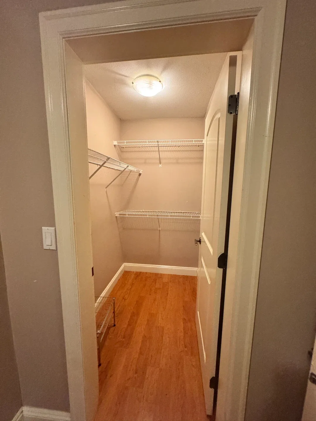 2 bedroom 1 bathroom basement available for rent image indicator(2)