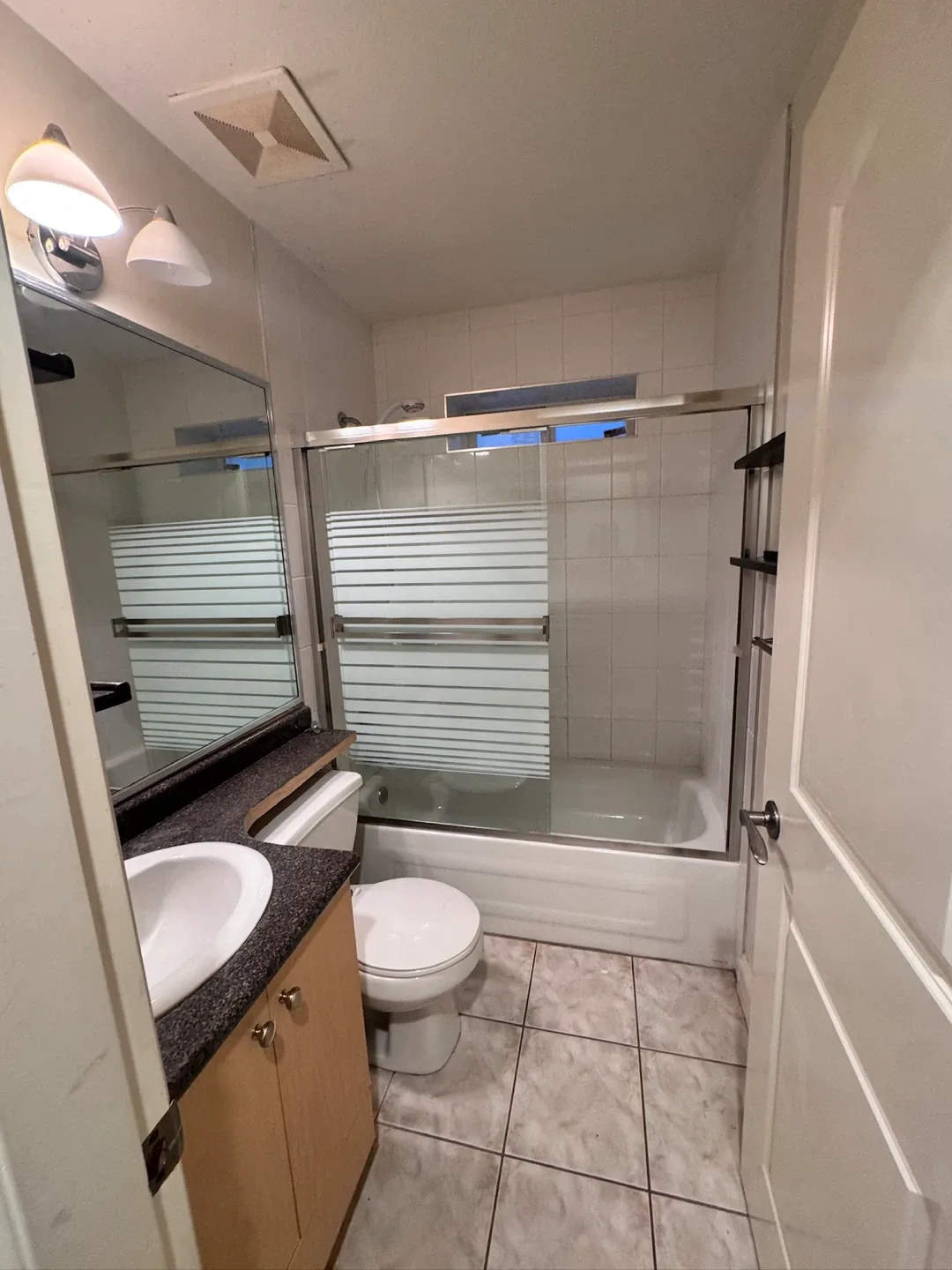 2 bedroom 1 bathroom basement available for rent image indicator(3)