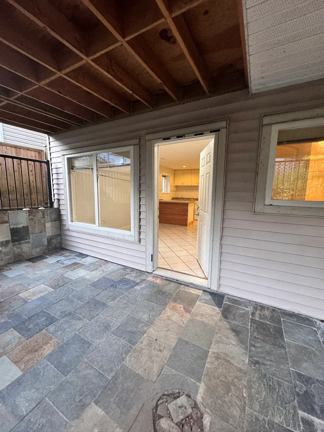 2 bedroom 1 bathroom basement available for rent image indicator(7)