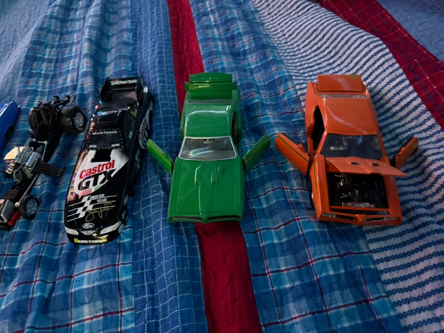 Assorted Diecast Model Cars image indicator(4)