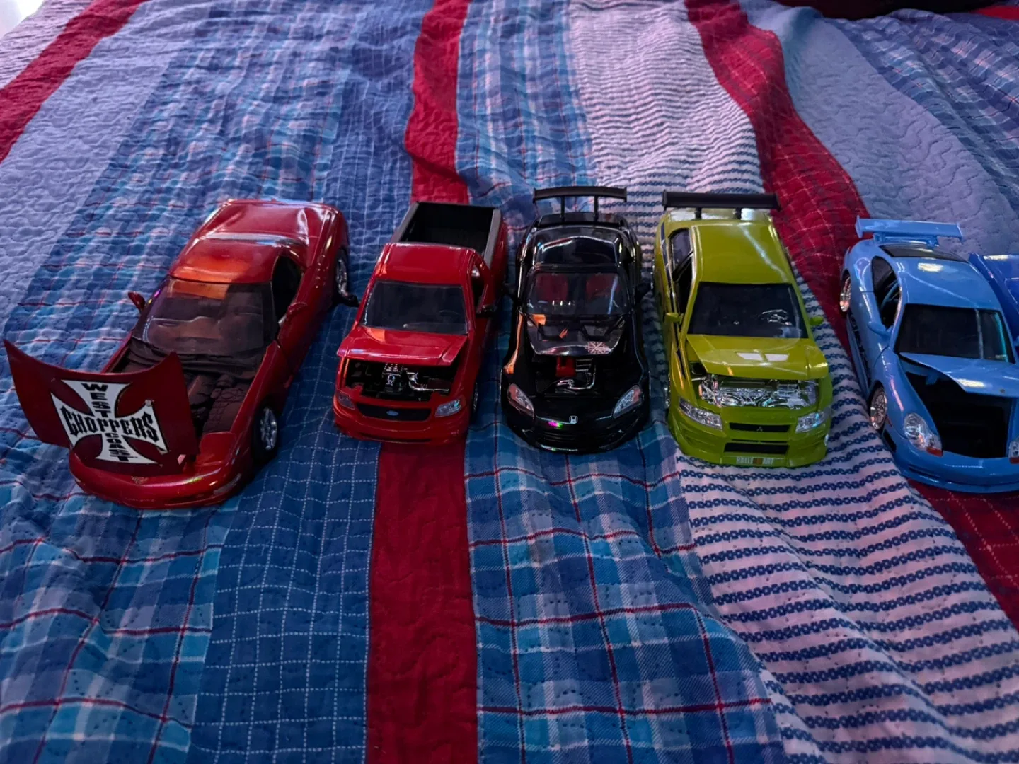 Assorted Diecast Model Cars image indicator(2)