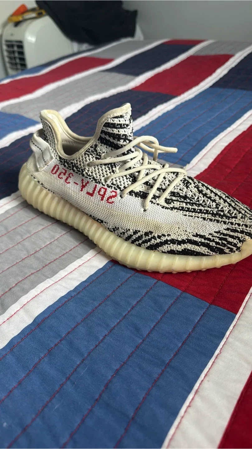 Adidas Yeezy Boost 350 V2 Zebra thumbnail