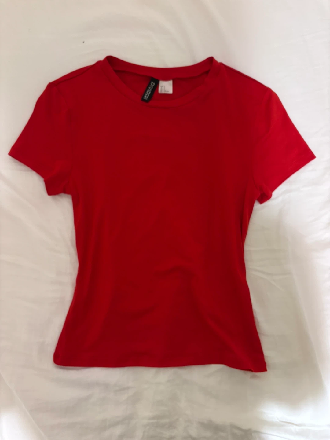 h&m red fitted tee