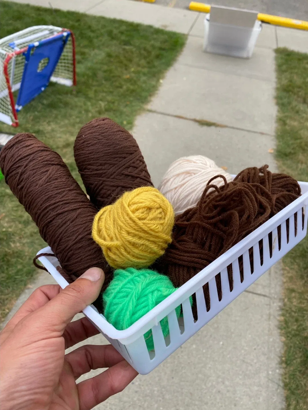 Yarn Bundle - Assorted Colours / arts & crafts image indicator(4)