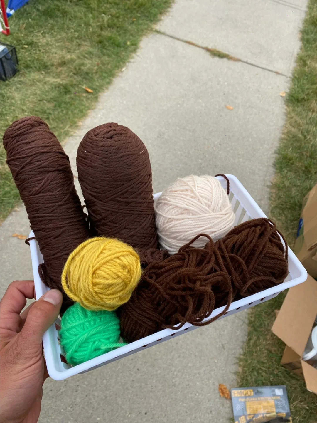 Yarn Bundle - Assorted Colours / arts & crafts image indicator(2)