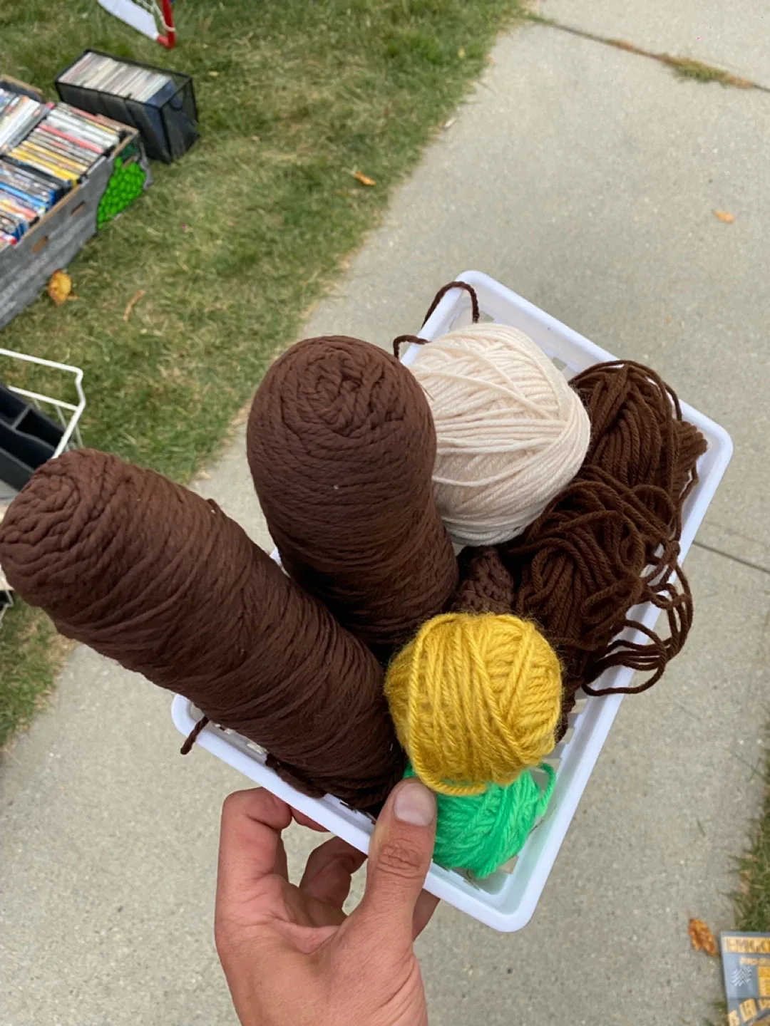 Yarn Bundle - Assorted Colours / arts & crafts image indicator(3)