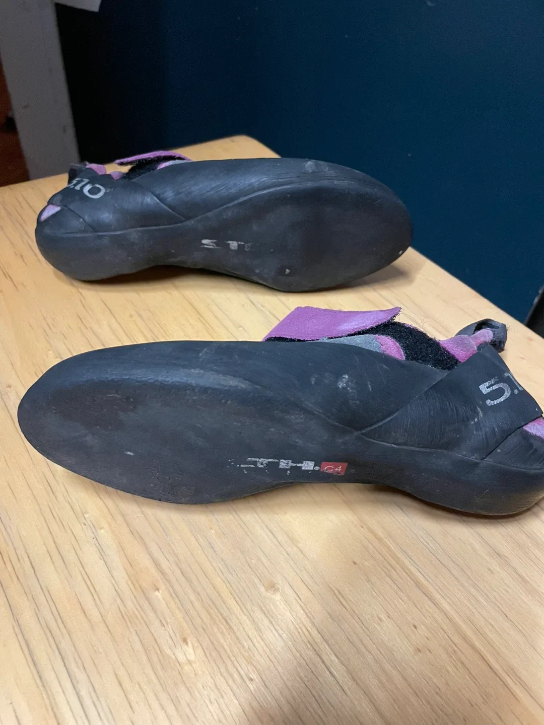 Five Ten Climbing Shoes - Size 5.5 🥕 image indicator(3)