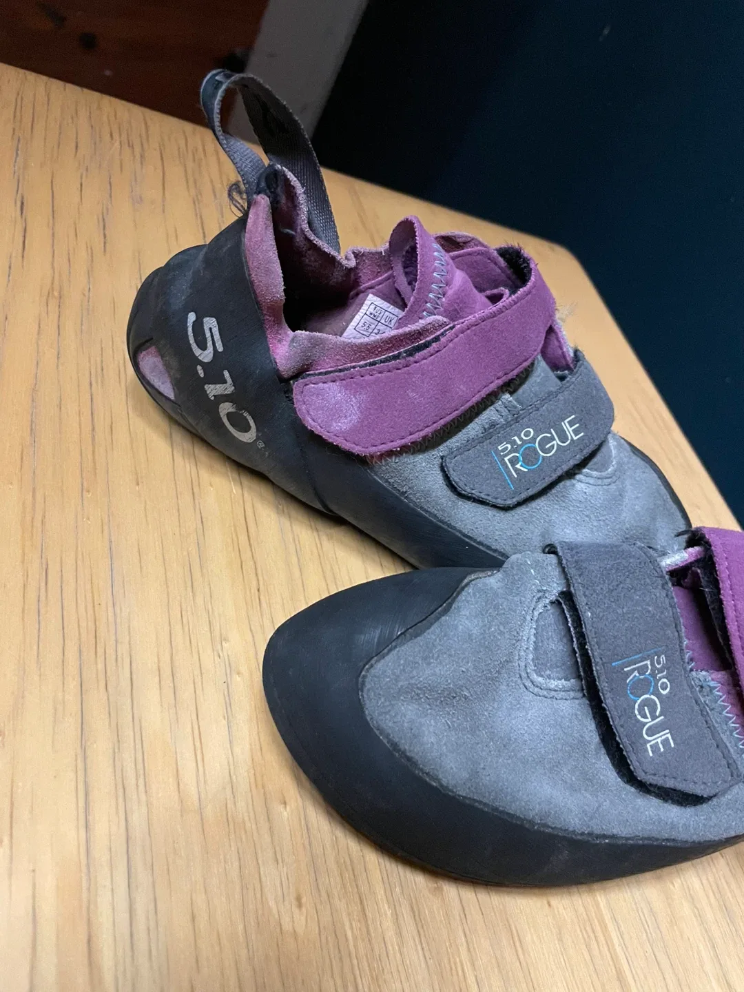 Five Ten Climbing Shoes - Size 5.5 🥕 image indicator(2)