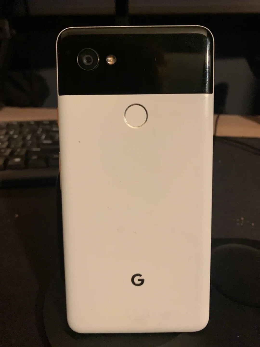 Google Pixel 2 XL broken screen and locked image indicator(3)