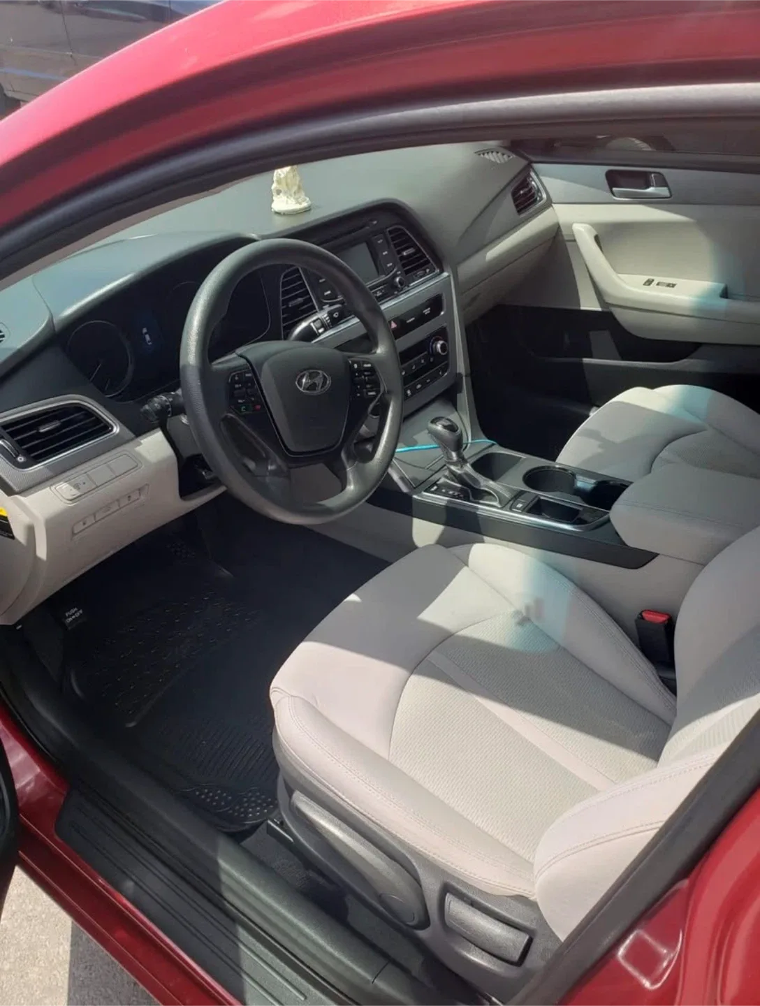 2015 Hyundai Sonata – Great value + New winter Tires image indicator(3)