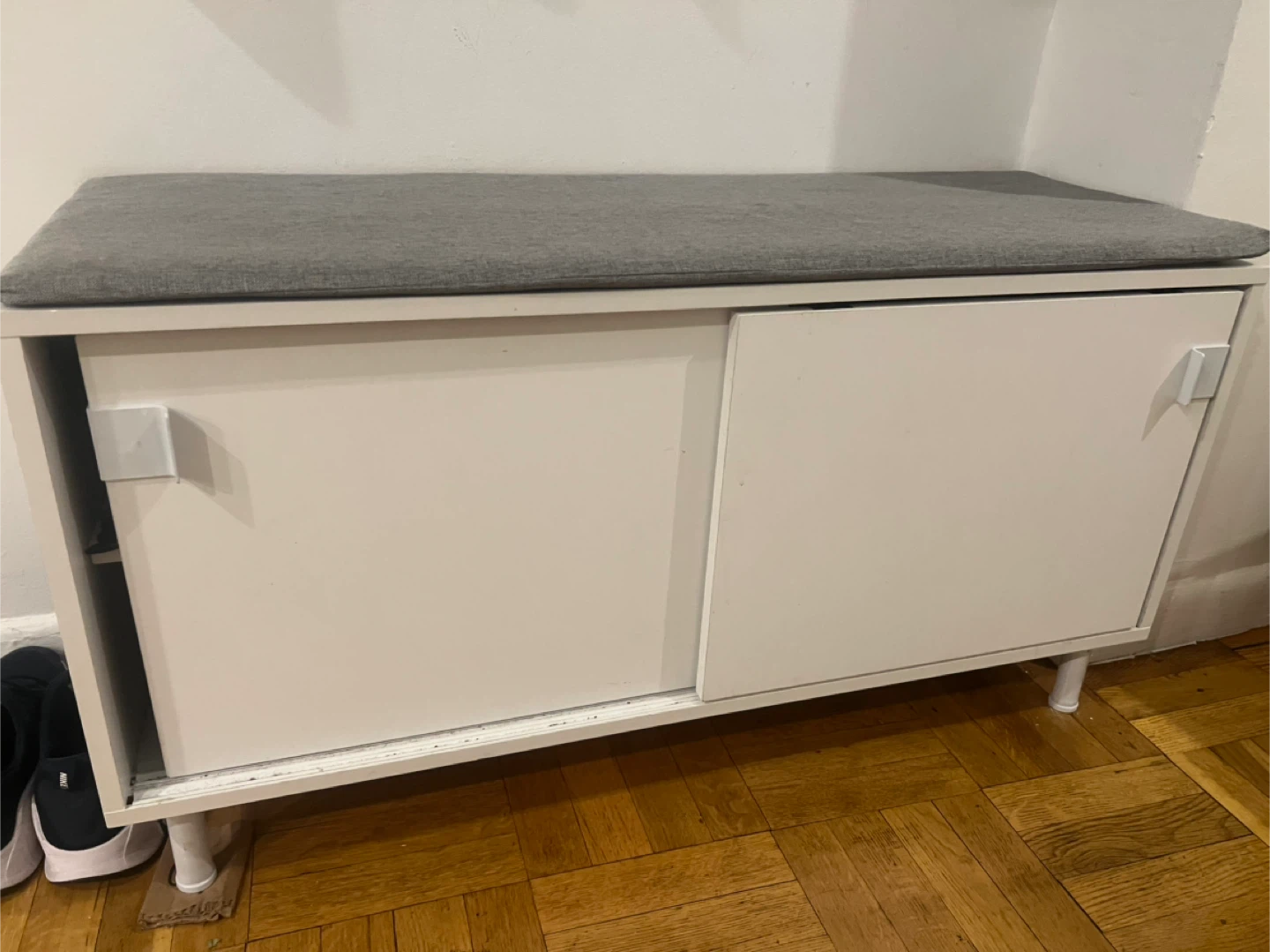 Shoe cabinet