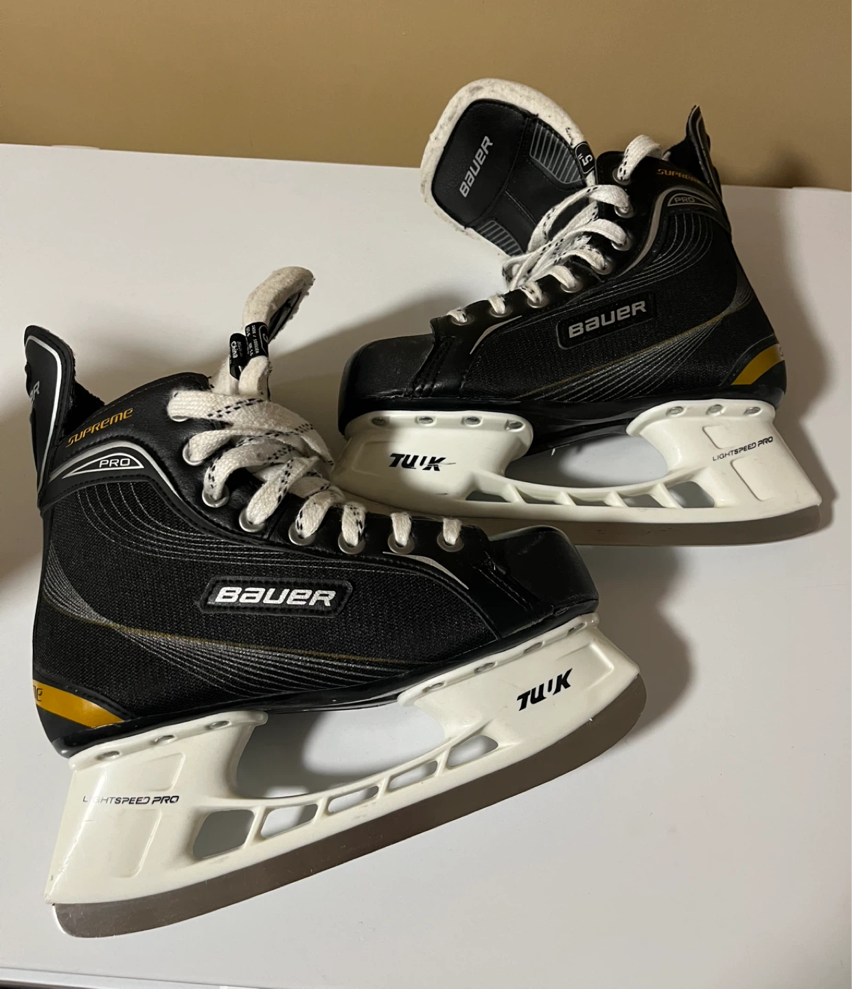 BAUER Supreme Hockey Skates, Size 6
