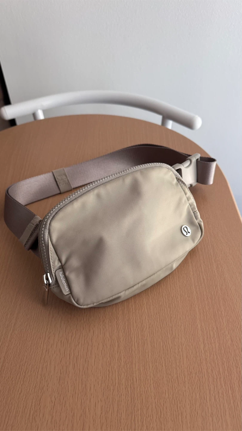 Lululemon Everywhere Belt Bag - Trench Colour