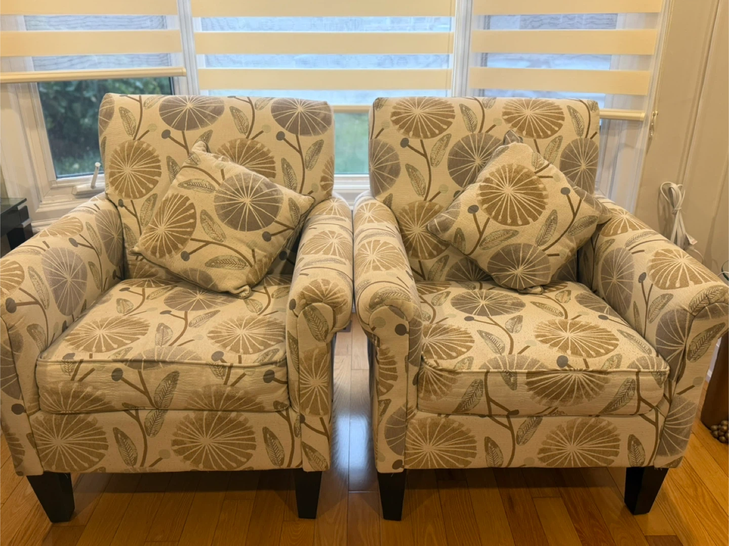 Pair of Floral Patterned Armchairs with Pillows - photo 2