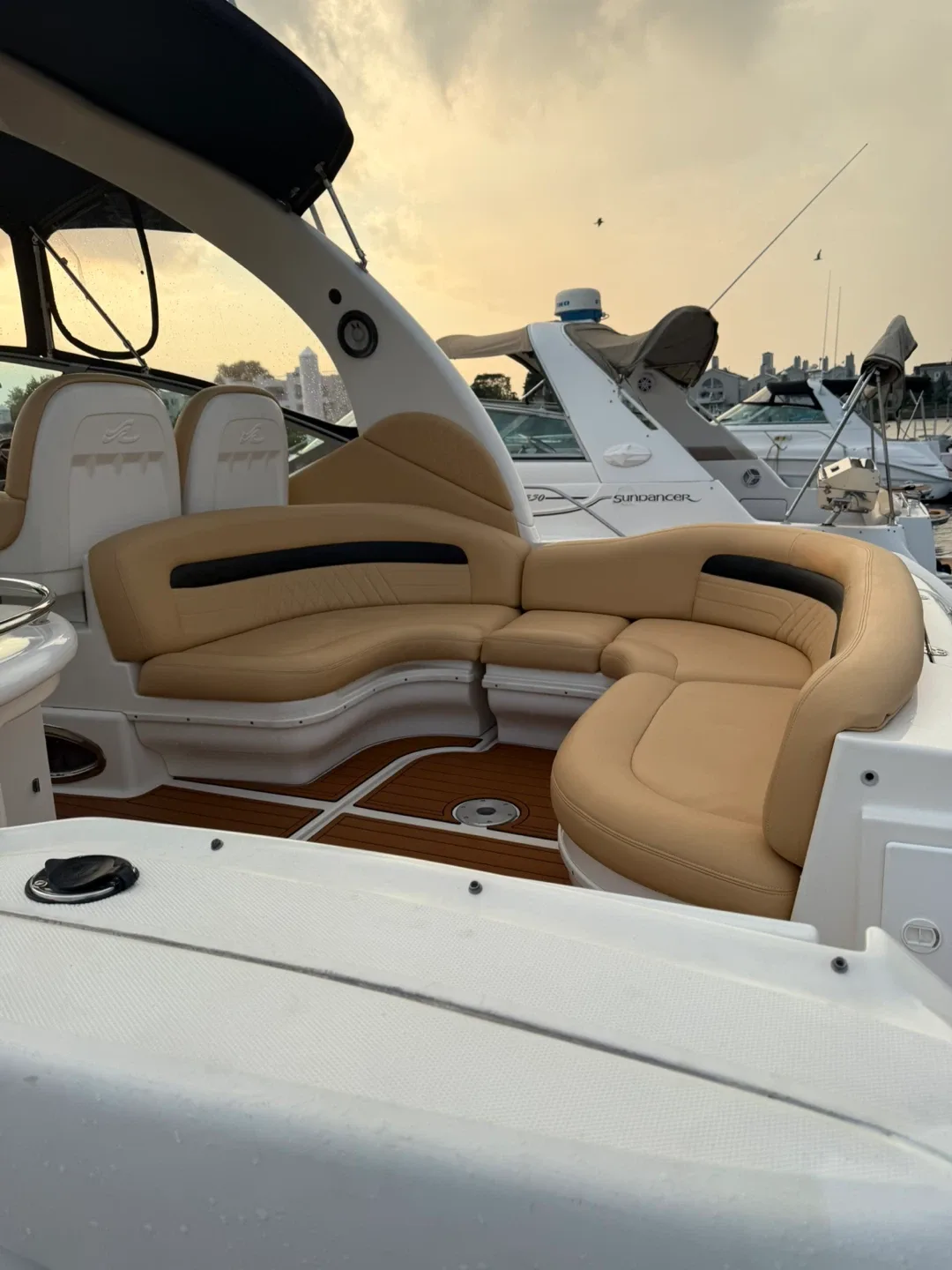 Sea Ray Boat Interior image indicator(2)