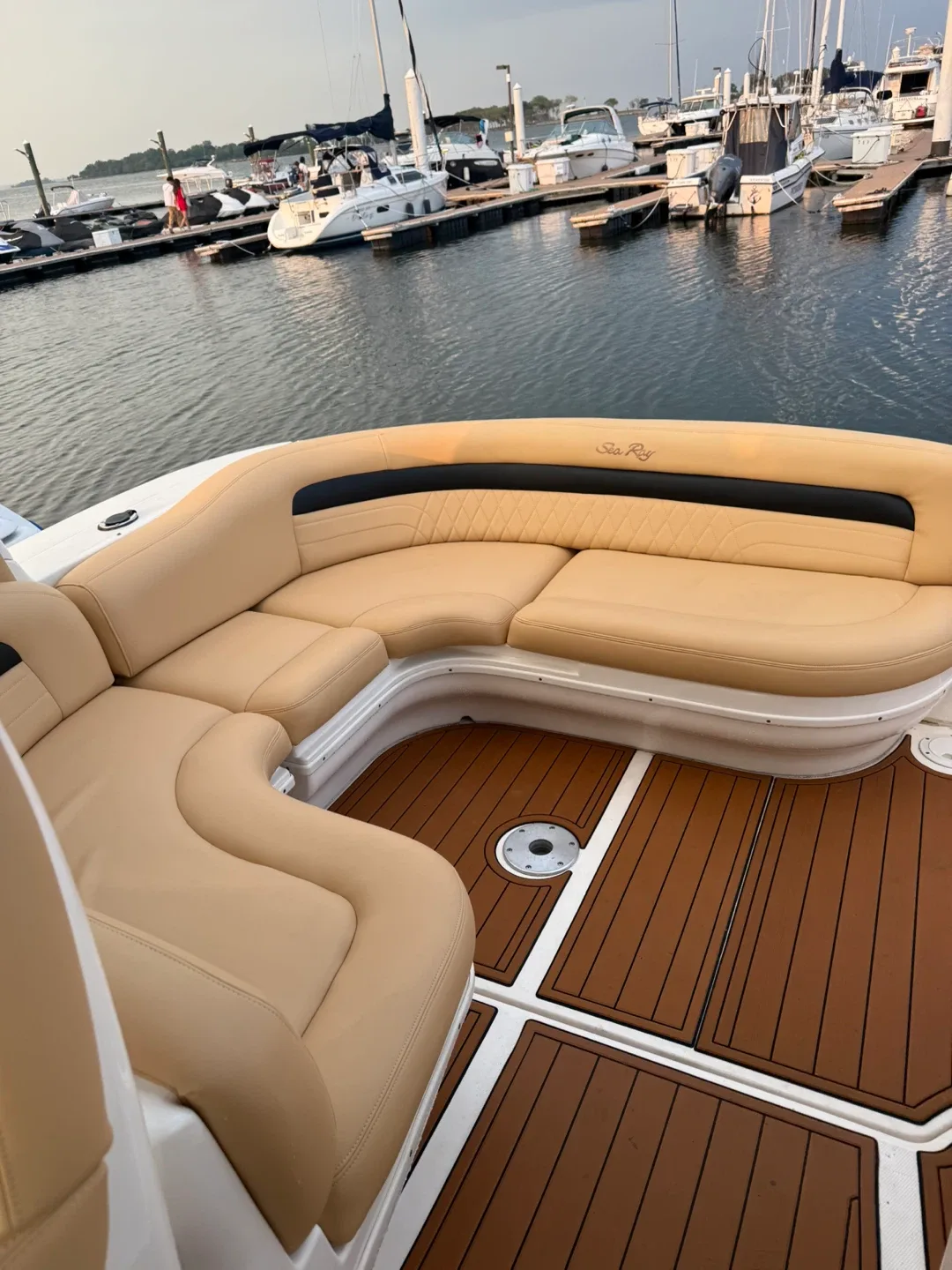 Sea Ray Boat Interior image indicator(6)