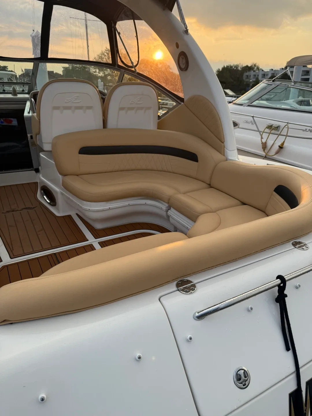 Sea Ray Boat Interior image indicator(4)