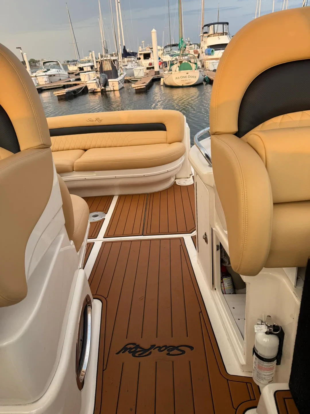 Sea Ray Boat Interior image indicator(3)