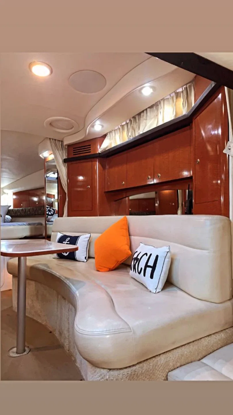 Sea Ray Boat Interior image indicator(10)