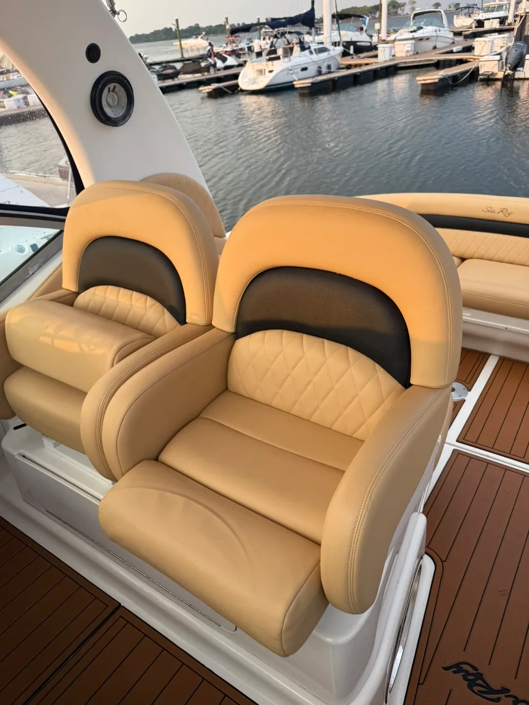 Sea Ray Boat Interior image indicator(7)