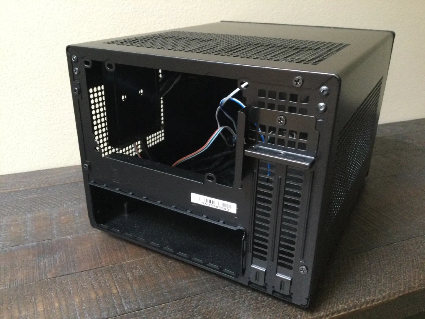 SilverStone Sugo SG13 Small Form Factor Case - Black image indicator(2)