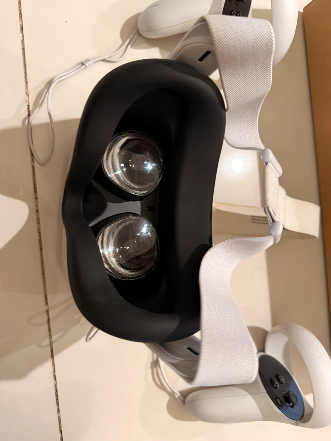Meta Quest 2 VR Headset - Like New! - photo 3