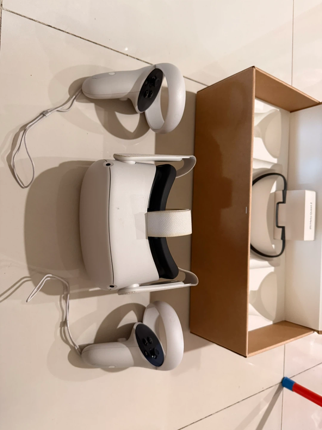 Meta Quest 2 VR Headset - Like New! - photo 2