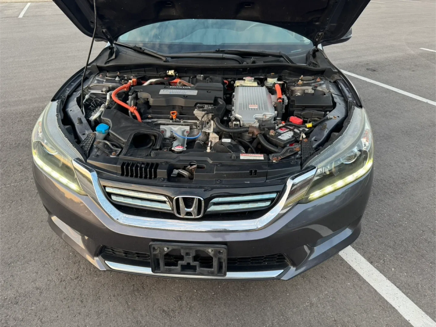 Honda Accord Hybrid - Grey Sedan image indicator(5)