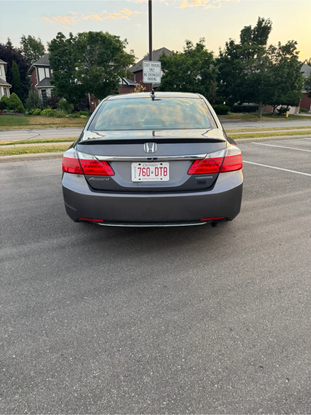 Honda Accord Hybrid - Grey Sedan image indicator(3)
