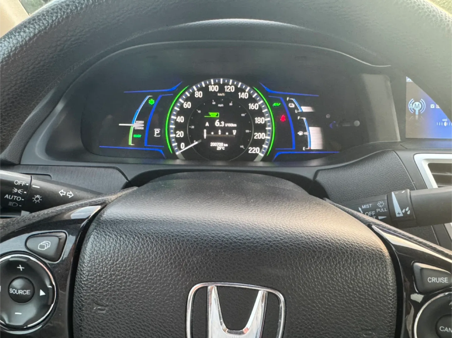 Honda Accord Hybrid - Grey Sedan image indicator(10)