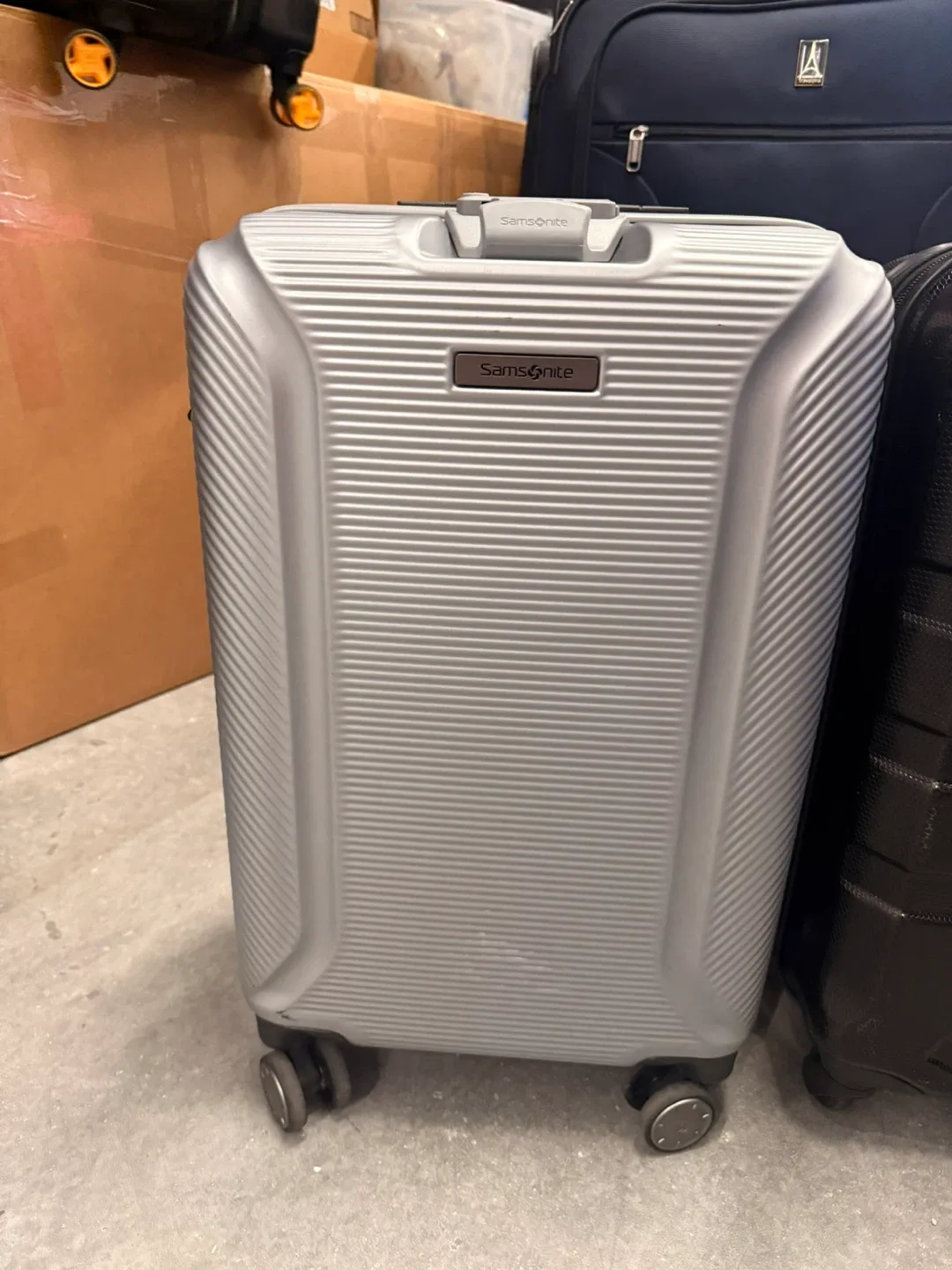 Travelpro 29" Expandable Spinner Suitcase image indicator(5)