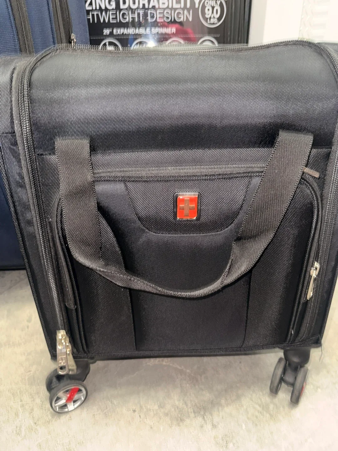 Travelpro 29" Expandable Spinner Suitcase image indicator(6)