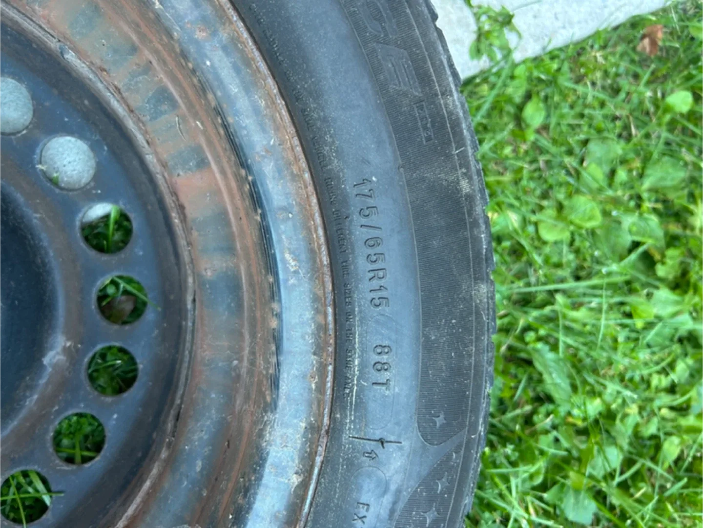 Set of 4 Michelin 175/65R15 Winter Tires image indicator(5)